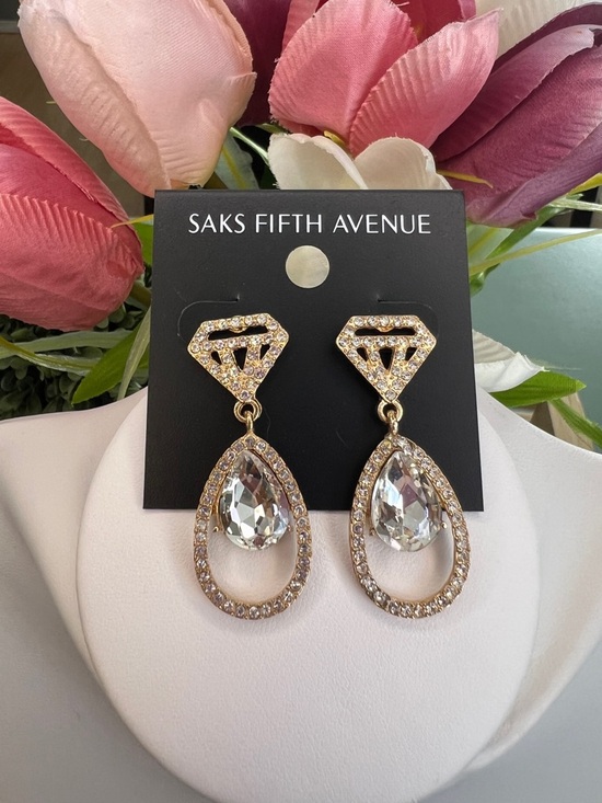 Saks Fifth Avenue Jewelry - Saks Fifth Avenue Gold Diamond Shape Dangling Earrings